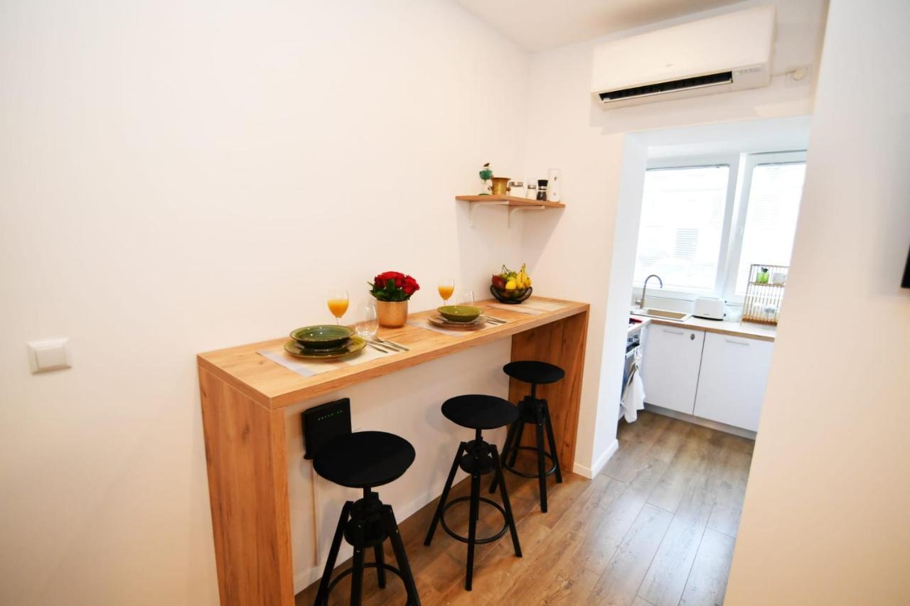 Nicole Apartment Rijeka Bagian luar foto