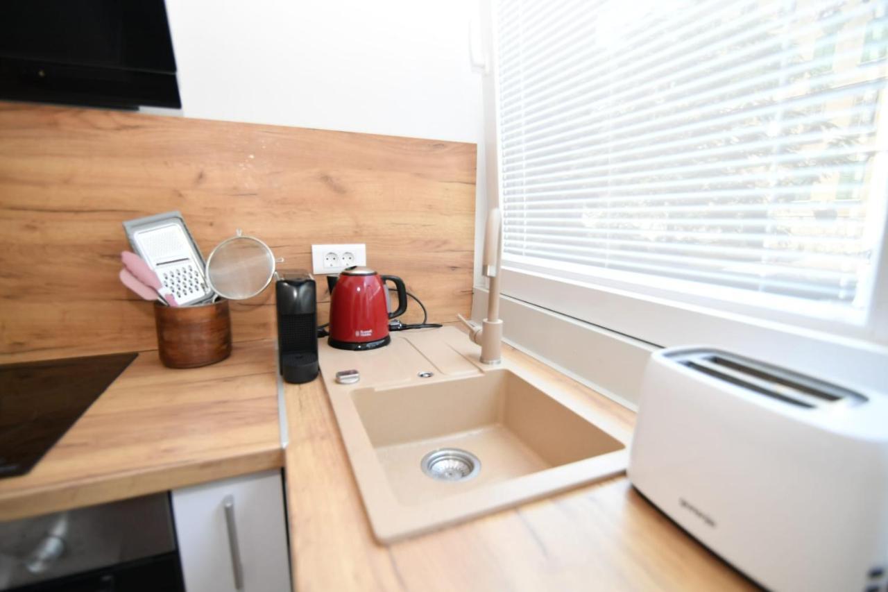 Nicole Apartment Rijeka Bagian luar foto